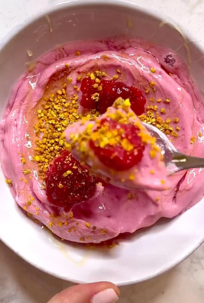 Raspberry Coconut Smoothie Bowl